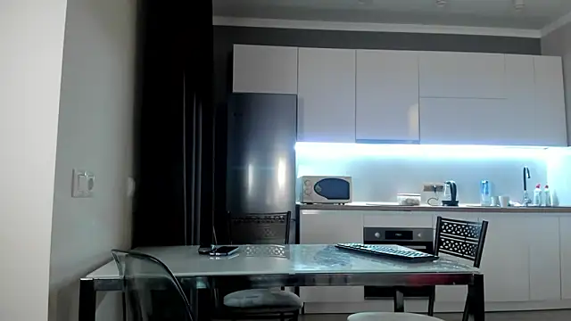 Emma Flin online show from 12.14.24