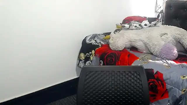 Snapshot of shopyymessyy chatting on 12.19.24 shopyymessyy online show from 12.19.24