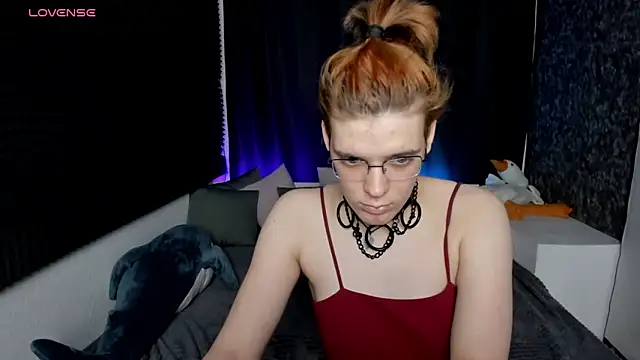 Snapshot of KIKI_Krash chatting on 12.06.24 KIKI Krash online show from 12.06.24