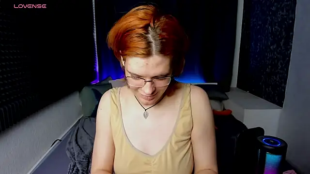 Snapshot of KIKI_Krash chatting on 12.11.24 KIKI Krash online show from 12.11.24