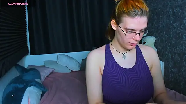 Snapshot of KIKI_Krash chatting on 12.27.24 KIKI Krash online show from 12.27.24