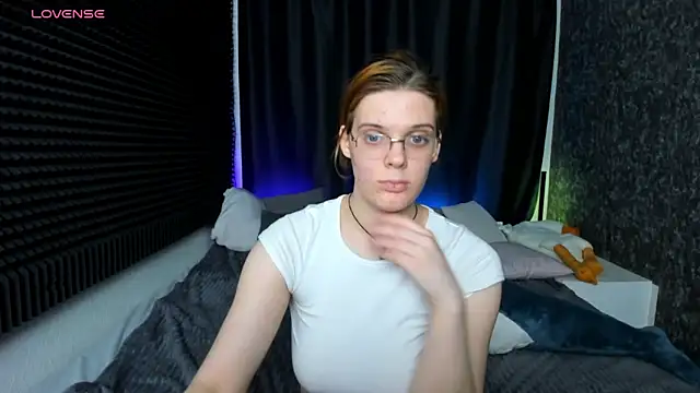 Snapshot of KIKI_Krash chatting on 01.25.25 KIKI Krash online show from 01.25.25