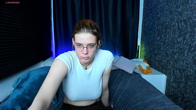 Snapshot of KIKI_Krash chatting on 01.28.25 KIKI Krash online show from 01.28.25