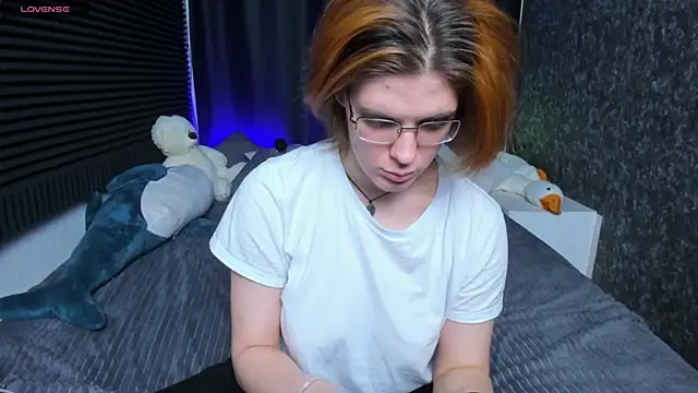 Snapshot of KIKI_Krash chatting on 02.14.25 KIKI Krash online show from 02.14.25