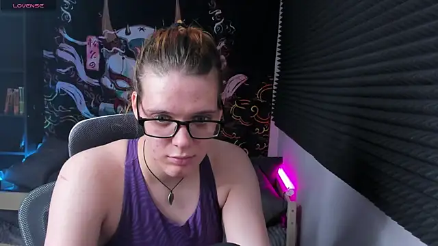 Snapshot of KIKI_Krash chatting on 03.05.25 KIKI Krash online show from 03.05.25