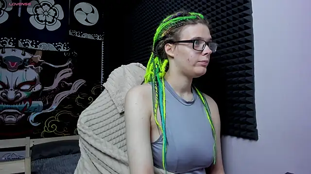 Snapshot of KIKI_Krash chatting on 09.16.25 KIKI Krash online show from 09.16.25