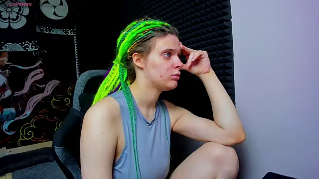 KIKI Krash online show from 10.13.25