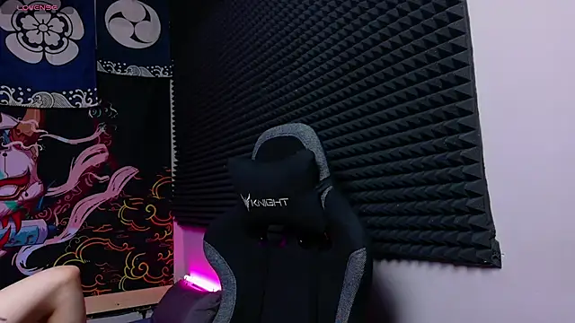 KIKI Krash online show from 11.28.25