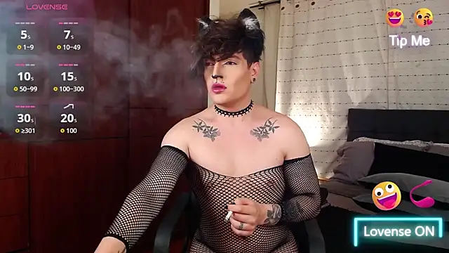 Snapshot of Hornymoan chatting on 10.29.25 Hornymoan online show from 10.29.25