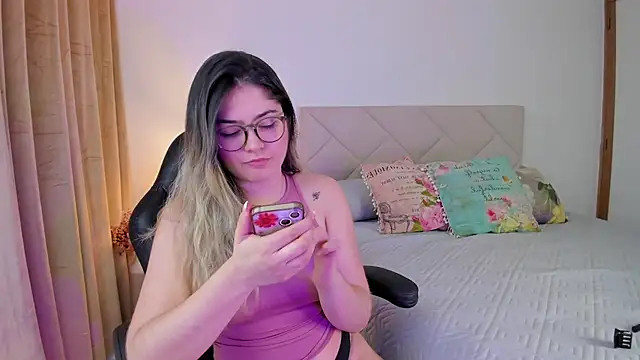 Lau Bee online show from 12.30.24