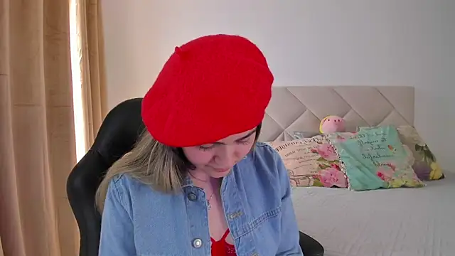 Lau Bee online show from 01.04.25