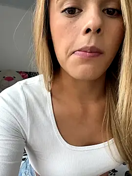 ZoeJohnsoon online show from 12.13.25