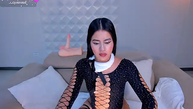 IsabellaHill  online show from 12.17.24