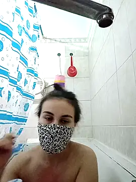 Snapshot of MikaKors chatting on 12.18.24 MikaKors online show from 12.18.24