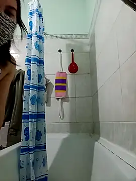 Snapshot of MikaKors chatting on 12.19.24 MikaKors online show from 12.19.24