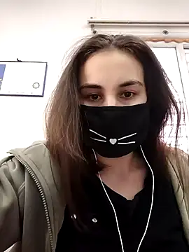 Snapshot of MikaKors chatting on 12.19.24 MikaKors online show from 12.19.24