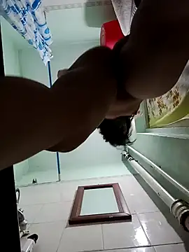 Snapshot of MikaKors chatting on 12.20.24 MikaKors online show from 12.20.24