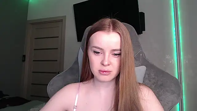 Snapshot of YourBitsy chatting on 02.17.26 YourBitsy online show from 02.17.26