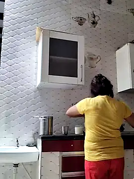 illay love online show from 10.02.25