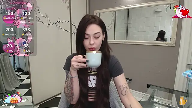 Snapshot of NataliMillers chatting on 12.17.24 NataliMillers online show from 12.17.24