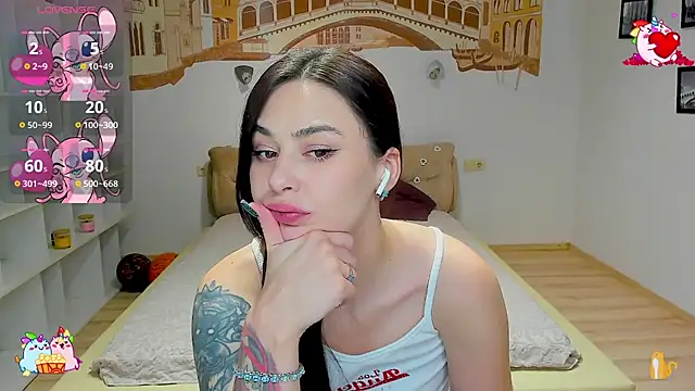 Snapshot of NataliMillers chatting on 12.20.24 NataliMillers online show from 12.20.24
