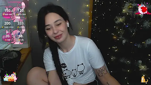 Snapshot of NataliMillers chatting on 12.22.24 NataliMillers online show from 12.22.24