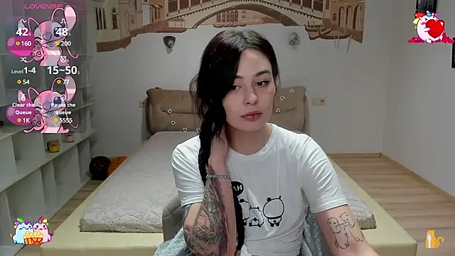 Snapshot of NataliMillers chatting on 12.22.24 NataliMillers online show from 12.22.24