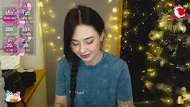 Snapshot of NataliMillers chatting on 12.24.24 NataliMillers online show from 12.24.24