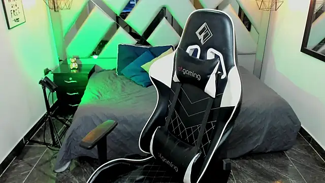 Nahomi-Hill online show from 02.01.25