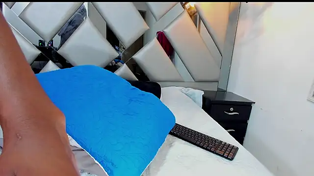 Nahomi-Hill online show from 04.08.26