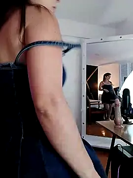 Adel Nesbiit online show from 03.31.26