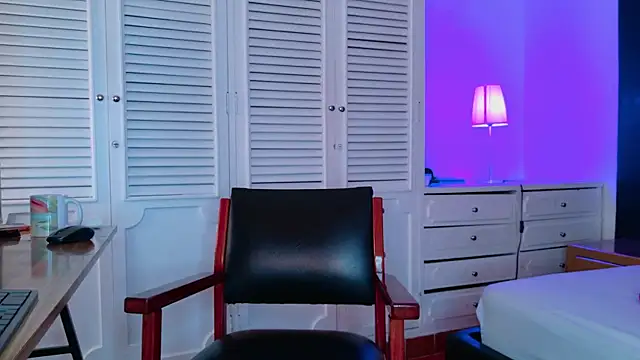 Adel Nesbiit online show from 05.26.26