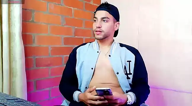 Snapshot of Leandro_valenzuela chatting on 03.06.25 Leandro valenzuela online show from 03.06.25