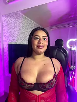 Snapshot of ElaaPerez chatting on 10.16.25 ElaaPerez online show from 10.16.25