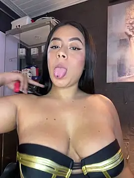 Snapshot of ElaaPerez chatting on 10.26.25 ElaaPerez online show from 10.26.25