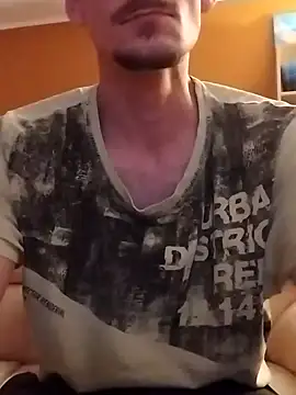 Snapshot of Crazzy_Maiky chatting on 12.08.24 Crazzy Maiky online show from 12.08.24