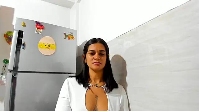 Snapshot of Biancasantillana chatting on 10.10.25 Biancasantillana online show from 10.10.25