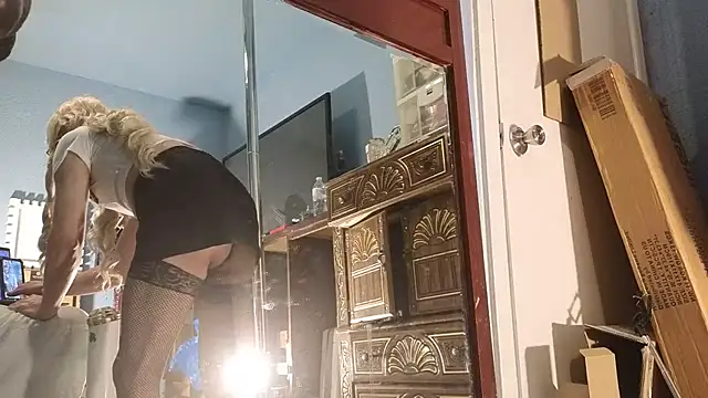 Sandrasaa online show from 10.31.25