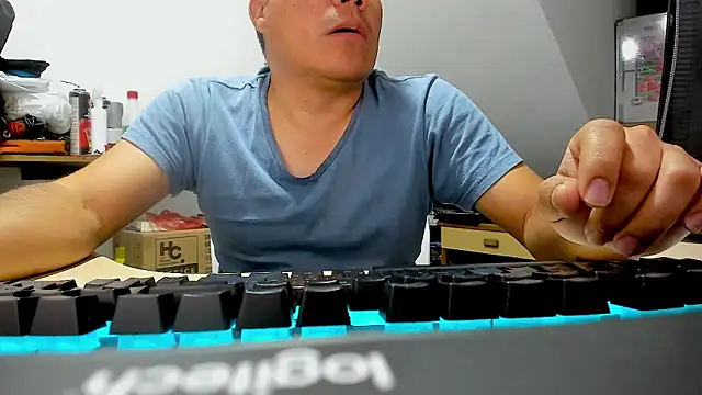 Jhonatan Morales S online show from 10.16.25