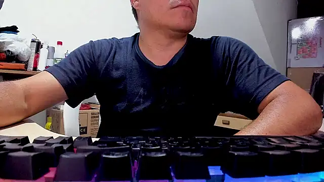 Jhonatan Morales S online show from 10.18.25