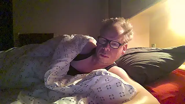 Snapshot of kinkyslet8 chatting on 09.29.25 kinkyslet8 online show from 09.29.25