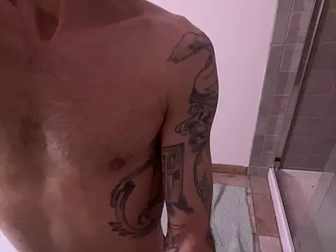 Snapshot of RuffClvb chatting on 01.02.25 RuffClvb online show from 01.02.25