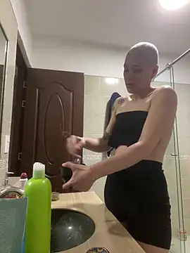 Charlee pink online show from 04.12.26