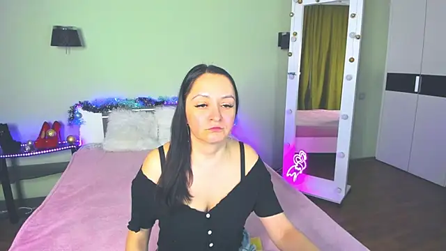 Snapshot of AngellLika chatting on 12.12.24 AngellLika online show from 12.12.24