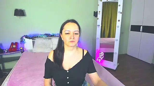 Snapshot of AngellLika chatting on 12.12.24 AngellLika online show from 12.12.24