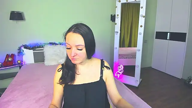 Snapshot of AngellLika chatting on 12.13.24 AngellLika online show from 12.13.24