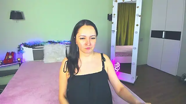 Snapshot of AngellLika chatting on 12.13.24 AngellLika online show from 12.13.24