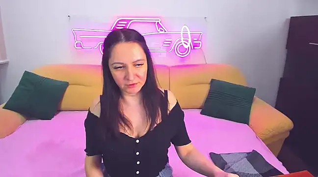 Snapshot of AngellLika chatting on 12.19.24 AngellLika online show from 12.19.24