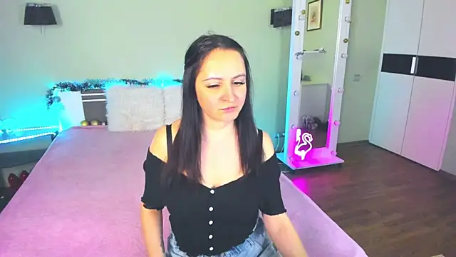 Snapshot of AngellLika chatting on 12.19.24 AngellLika online show from 12.19.24