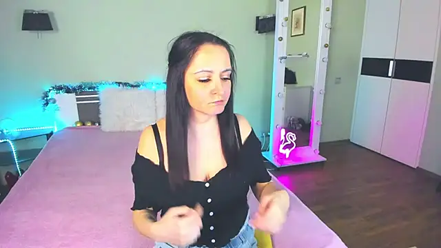 Snapshot of AngellLika chatting on 12.19.24 AngellLika online show from 12.19.24